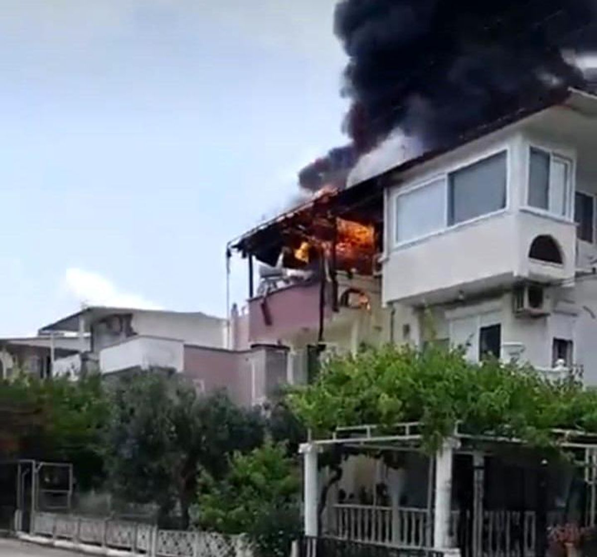 Didim'deki ev yangını korkuttu