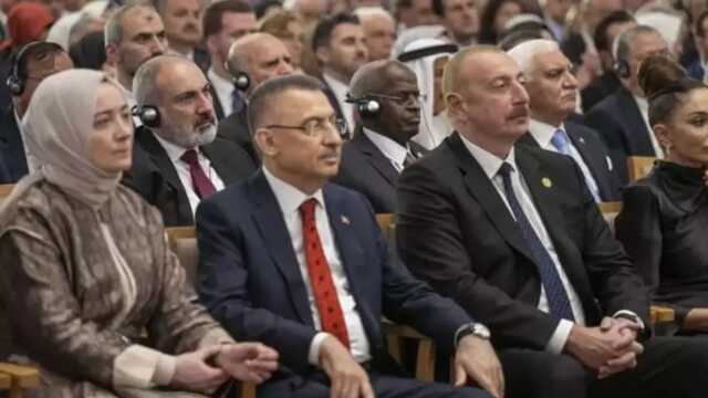 Erdoğan'ın göreve başlama töreninde dikkat çeken kare! Paşinyan, Aliyev'in hemen arkasına oturdu Erdoğan'ın göreve başlama töreninde dikkat çeken kare! Paşinyan, Aliyev'in hemen arkasına oturdu
