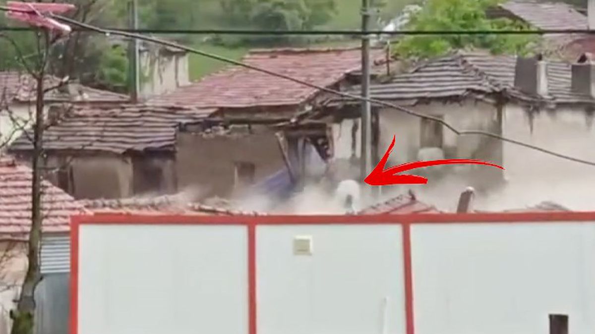 Eskişehir sağanak yağışa teslim! Selin vurduğu ev böyle çöktü
