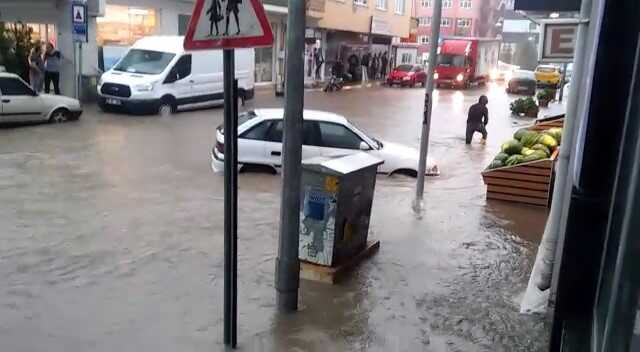 Ev ve iş yerlerini su bastı, ağaçlar yerinden söküldü! Türkiye'nin dört bir yanından 'sel' manzaraları