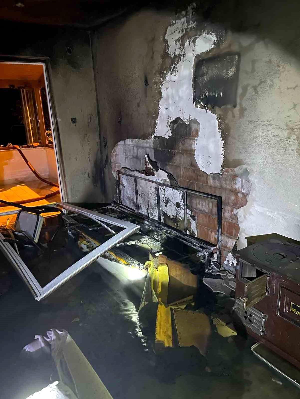 Akçakoca'da Evde Çıkan Yangında Maddi Hasar Meydana Geldi