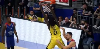 Derbide tarihi skor! Fenerbahçe, Anadolu Efes'i bozguna uğrattı