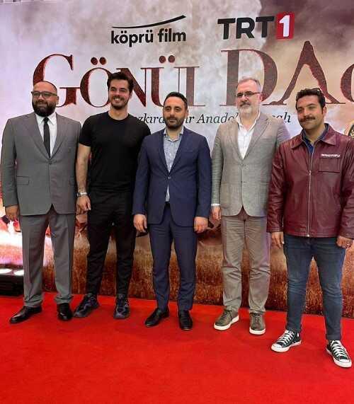 Gönül Dağı dizisinin 100. bölümü kutlandı! Gülsim Ali İlhan gecede sürpriz yaptı Gönül Dağı dizisinin 100. bölümü kutlandı! Gülsim Ali İlhan gecede sürpriz yaptı