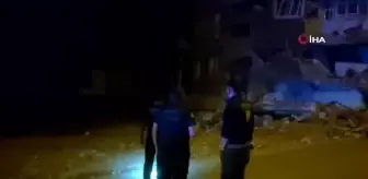 Hatay Kırıkhan'da Ağır Hasarlı Bina Çöktü