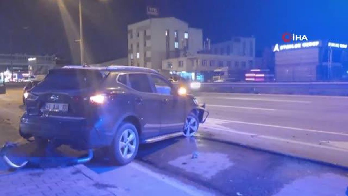 Kocaeli'de İki Otomobil Çarpıştı: 4 Yaralı