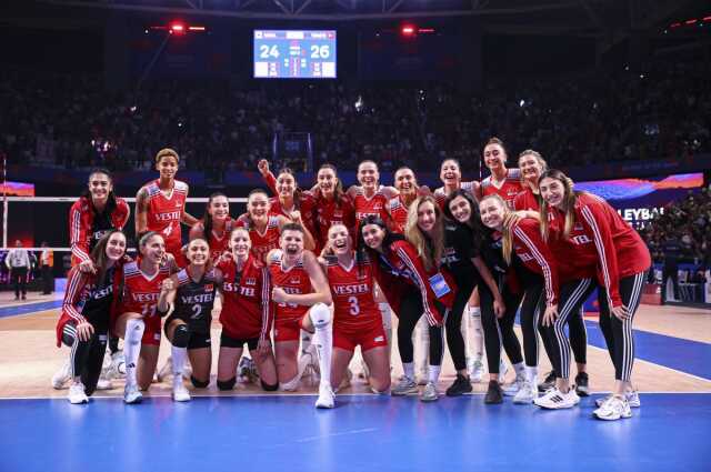 Rakip tanımıyorlar! Filenin Sultanları, İtalya'yı da mağlup etti