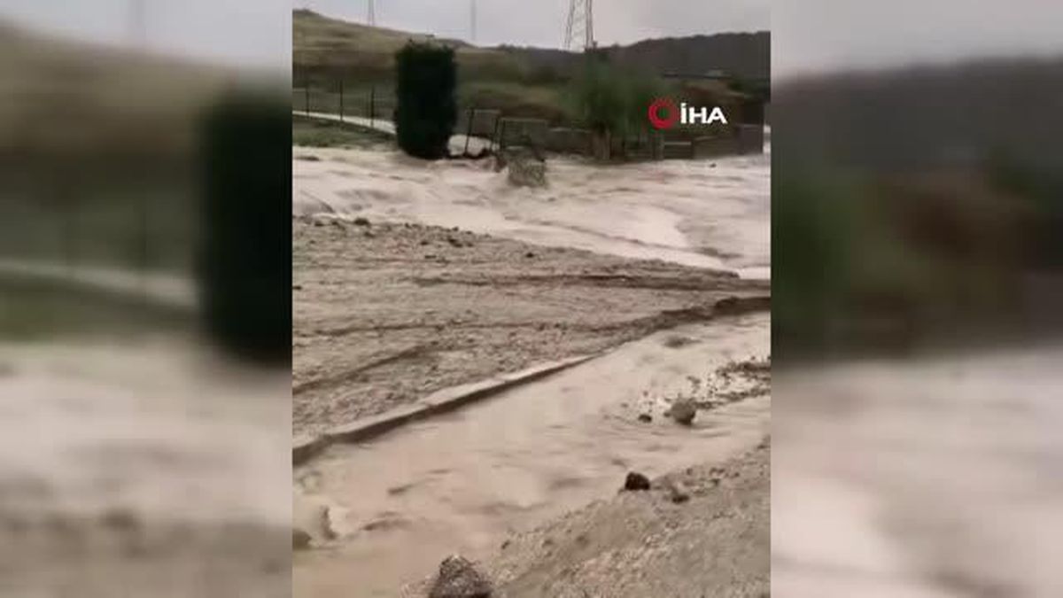 Denizli'de Taşan Kanal Mahalleyi Sular Altında Bıraktı