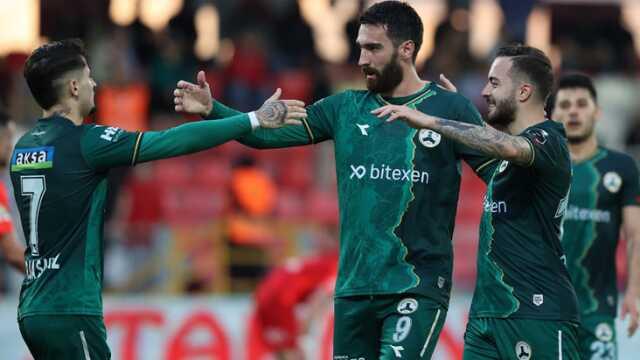 Umutlar ölmedi! İstanbul deplasmanında kazanan Giresunspor, ateş hattında hesapları karıştırdı Umutlar ölmedi! İstanbul deplasmanında kazanan Giresunspor, ateş hattında hesapları karıştırdı