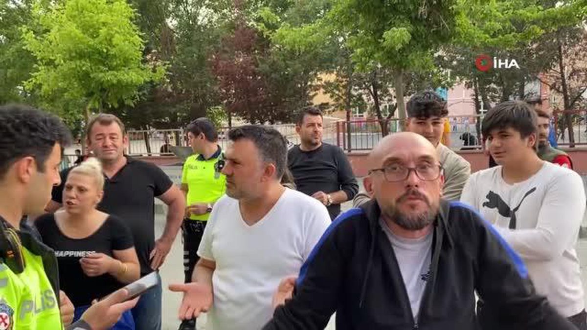 Yolu kapatıp CHP'li belediyeye tepki gösterdiler