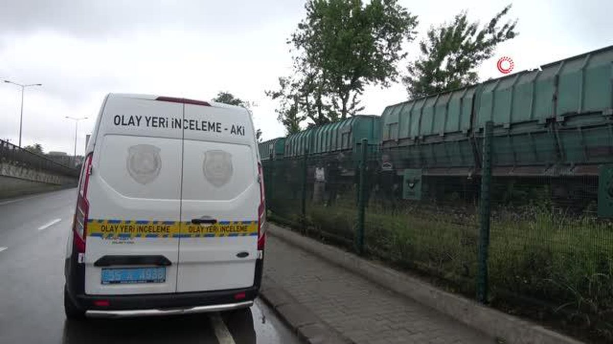 Yük treninin çarptığı yaşlı adam ağır yaralandı