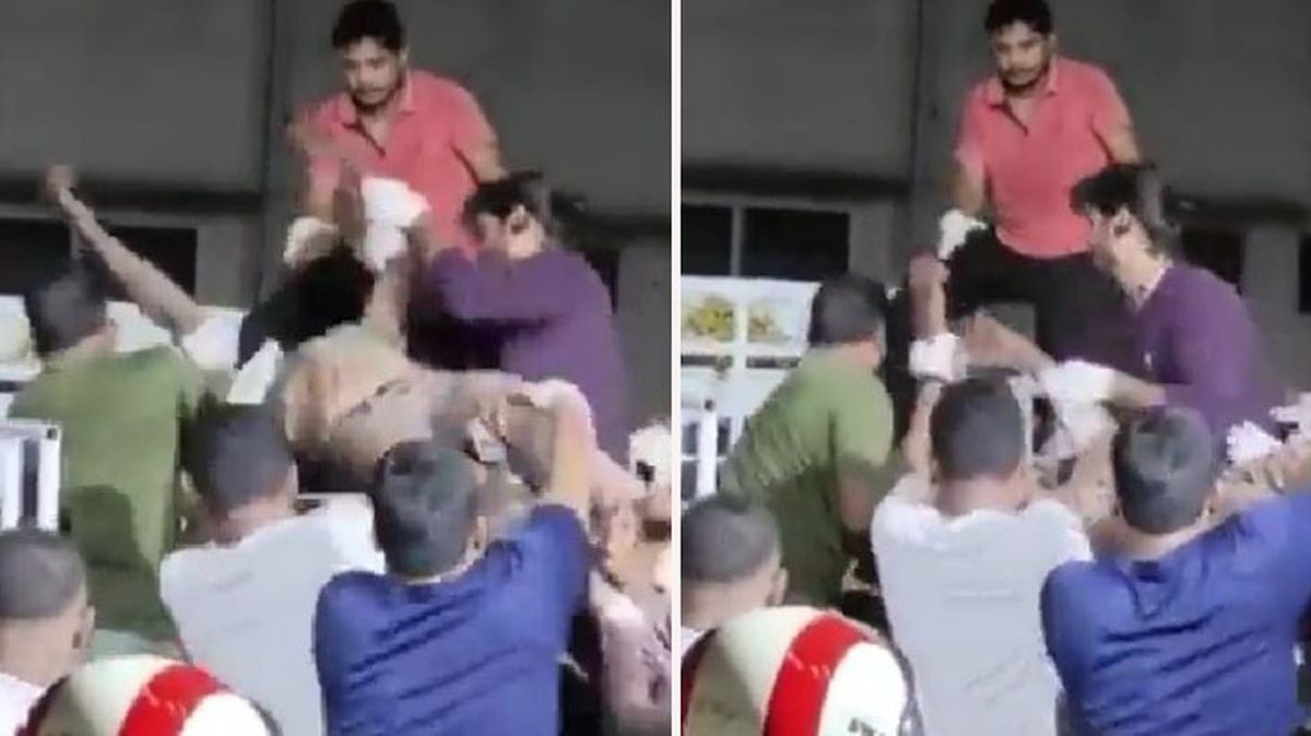294 kişinin hayatını kaybettiği tren kazasından kan donduran görüntü! İnsanları üst üste atıp taşıdılar