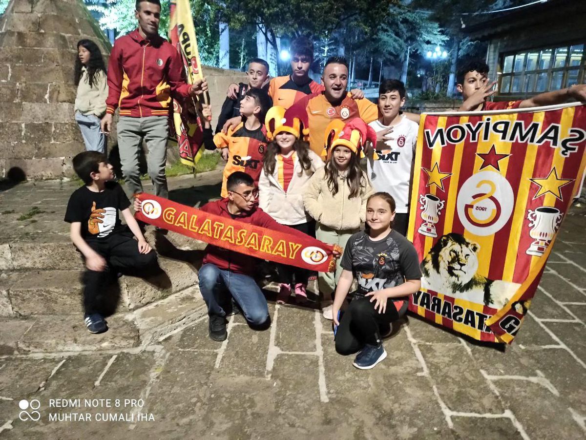 Galatasaray'ın Fenerbahçe'yi 3-0 yenmesi taraftarları sevince boğdu