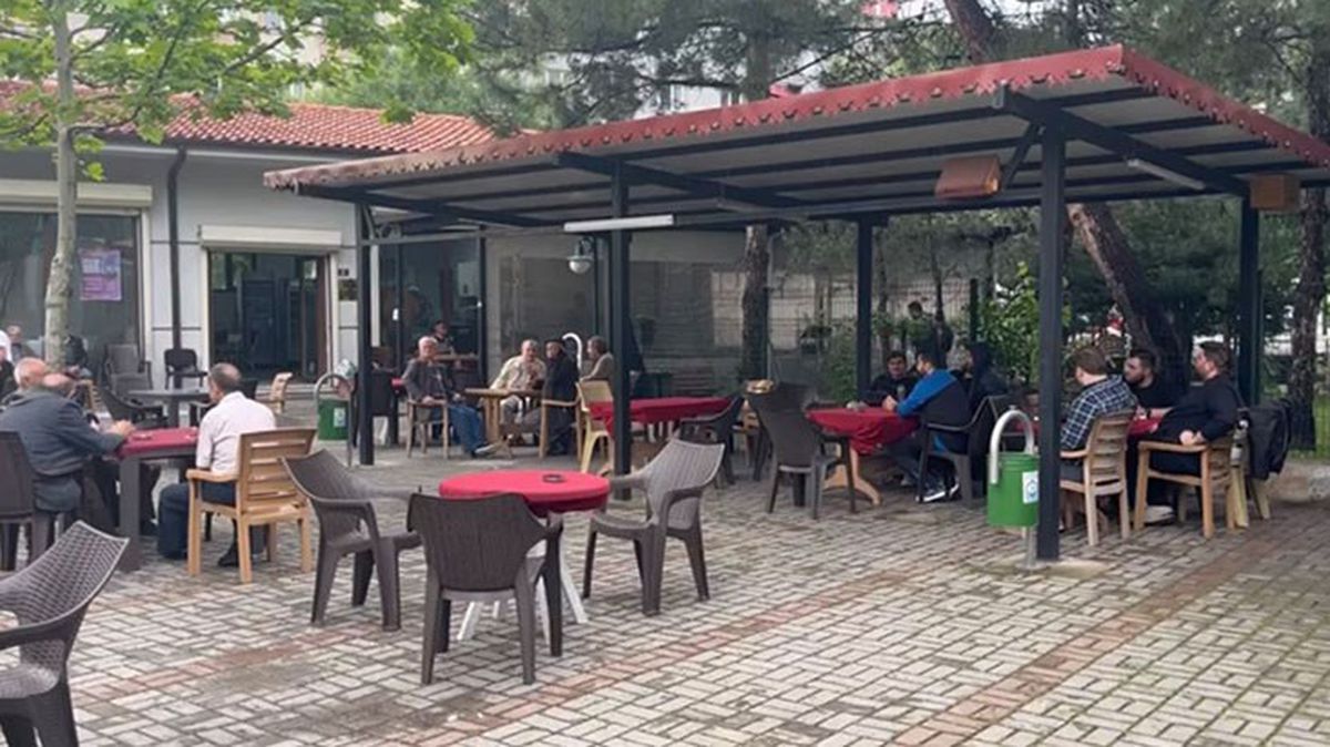 Bursa'da camii avlusunda arkadaşıyla şakalaşan genç, silahın ateş alması sonucu hayatını kaybetti
