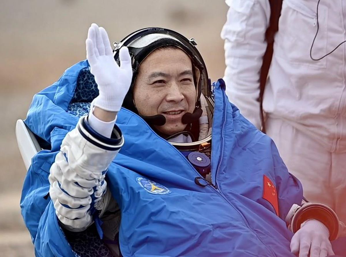 Çin'in Shenzhou-15 Uzay Aracı Mürettebatı Güvenli Şekilde Dünya'ya Döndü