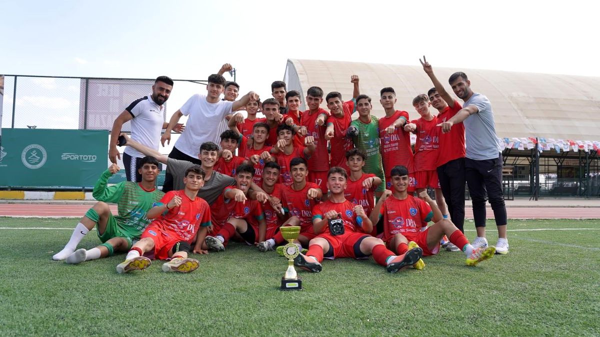 Cizre Diclespor Şırnak U17 Gelişim Ligi'nde şampiyon oldu