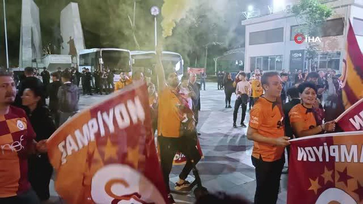 Denizli'de Galatasaray taraftarları derbi galibiyetini kutladı