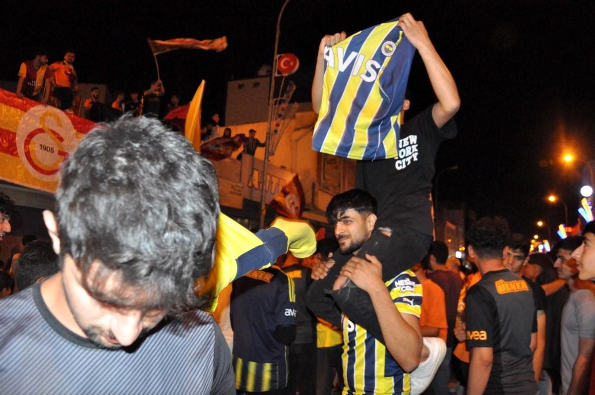 Galatasaray'ın Fenerbahçe'yi yenmesi Şanlıurfa'da kutlamalara neden oldu