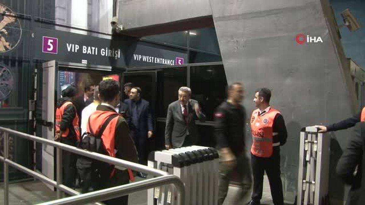 Fatih Terim, derbiyi takip etti