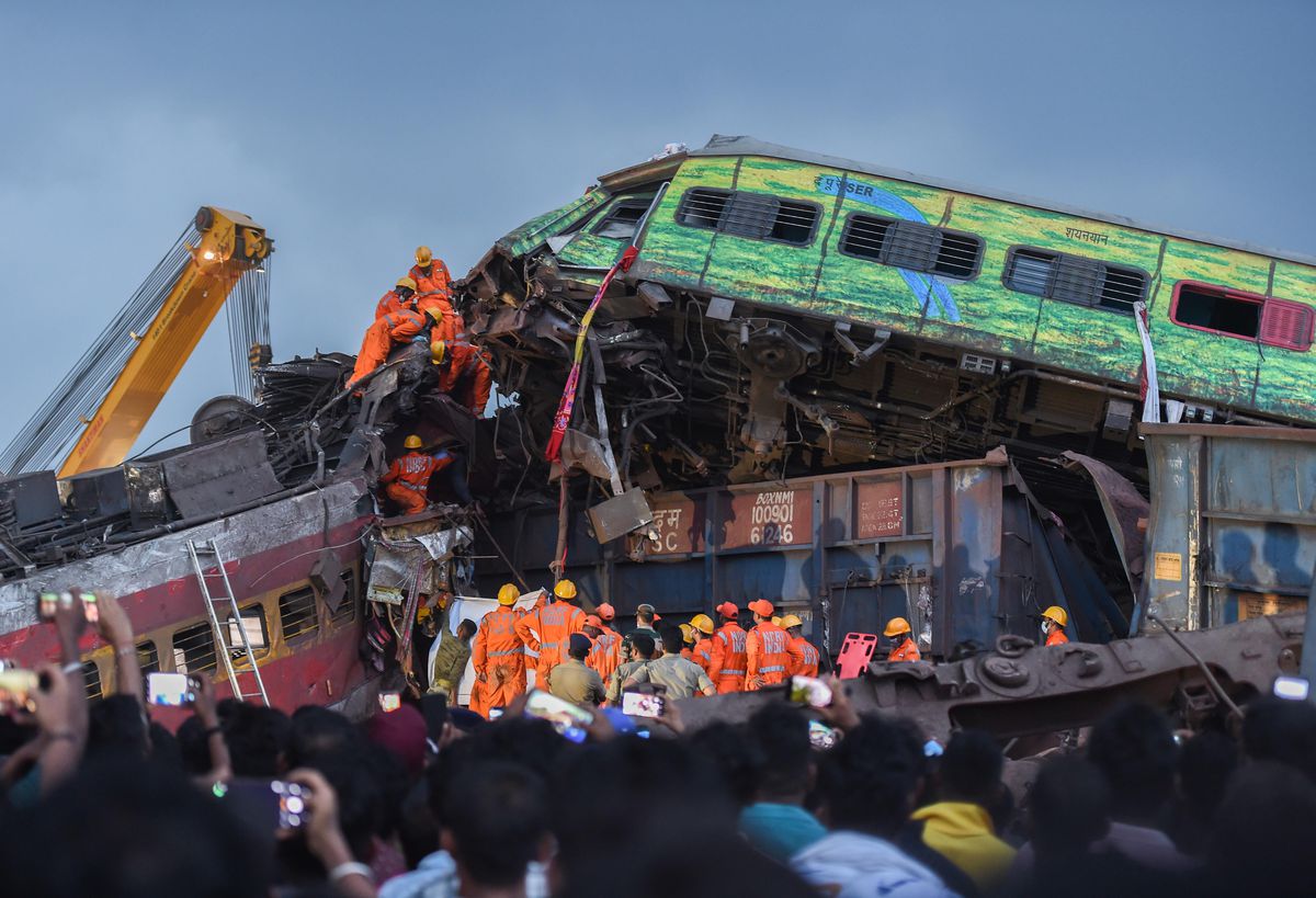 Hindistan'da Tren Kazası: 288 Ölü, 803 Yaralı