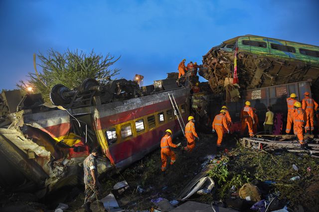 Hindistan'daki Tren Kazasında Ölenlerin Sayısı 288'e Yükseldi