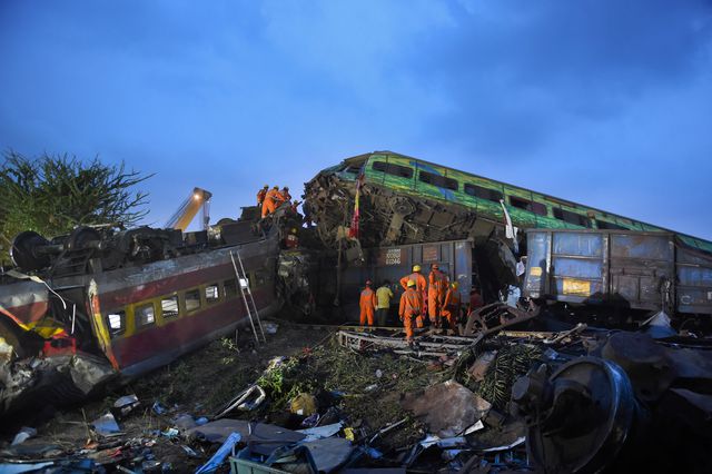 Hindistan'daki Tren Kazasında Ölenlerin Sayısı 288'e Yükseldi