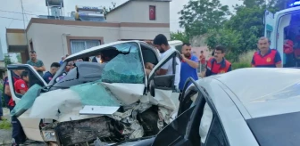 Kadirli'de işçi servisi ile otomobil çarpıştı: 1 ölü, 9 yaralı