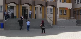Mardin'de LGS heyecanı: Öğrenciler sınavda, aileler okul kapısında ter döktü