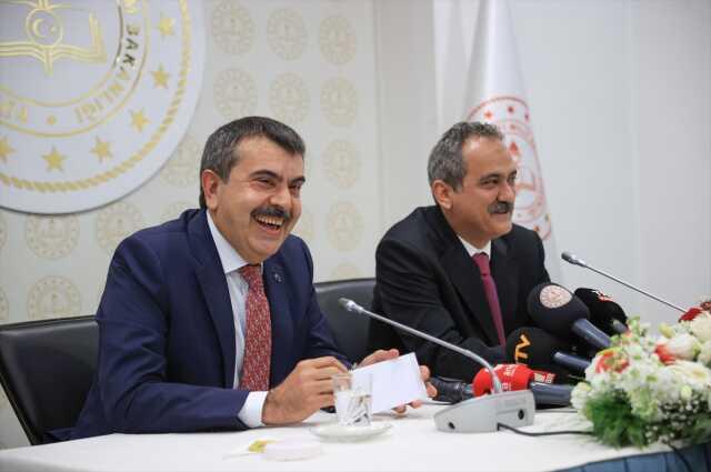 Milli Eğitim'de devir teslim! Bakan Yusuf Tekin'in ilk sözlerinde 'sistem' vurgusu var Milli Eğitim'de devir teslim! Bakan Yusuf Tekin'in ilk sözlerinde 'sistem' vurgusu var