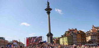Polonya'da ana muhalefet partisi hükümeti protesto etti