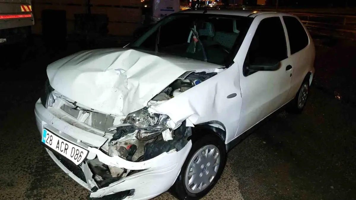 Samsun'da düğünden dönen aile kaza yaptı: Anne ile kızı yaralandı