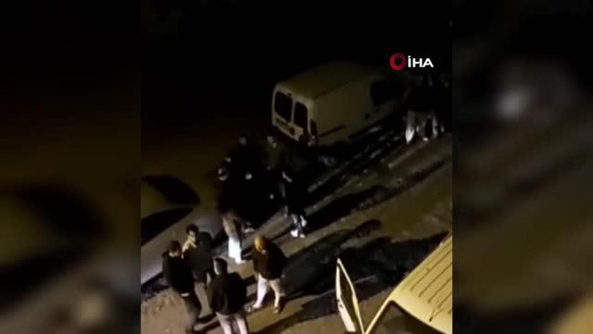 Sultangazi'de park halindeki araçlara kurşun yağdırdılar