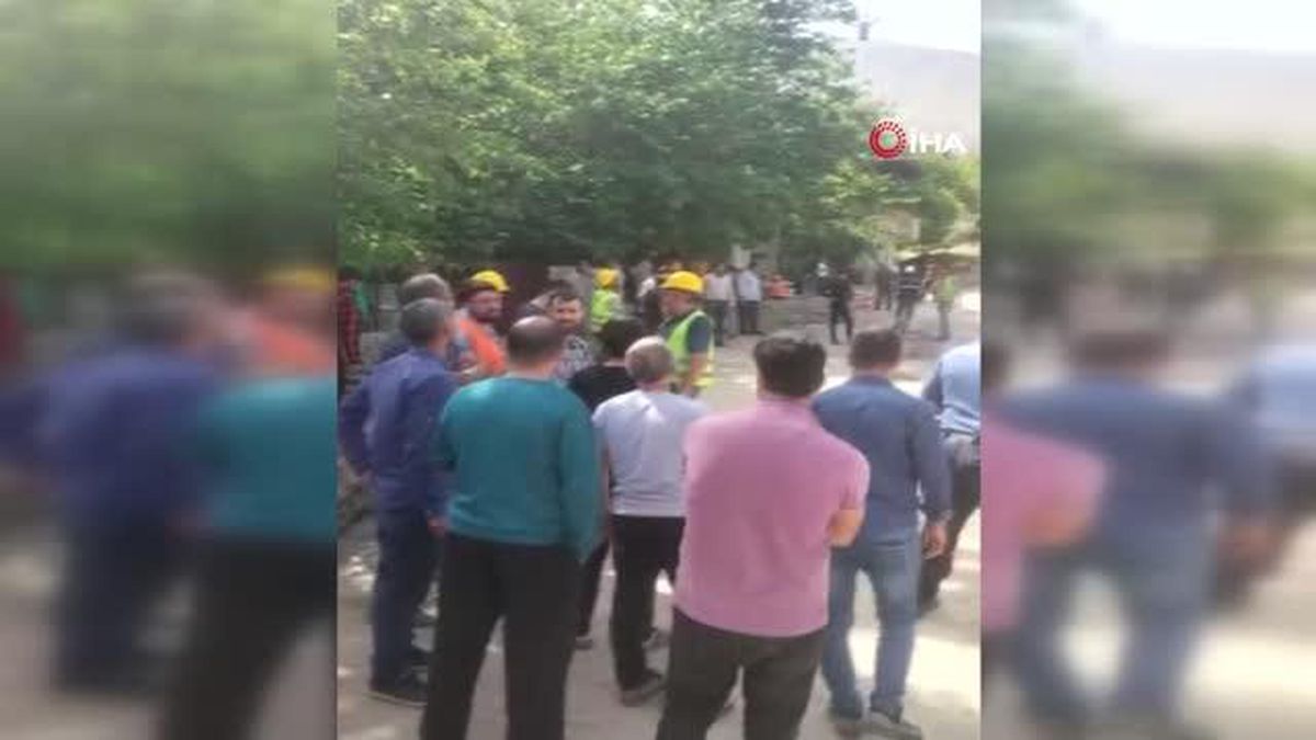 Sürücüsüz kamyon park halindeki araca çarptı, eve çarparak durabildi
