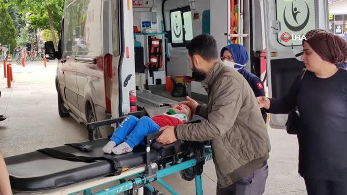 İnegöl'de 1 Katın Penceresinden Düşen Bebek Yaralandı