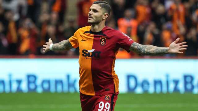 'Bence devam etmeli' diyen Burak Yılmaz, Galatasaray'ın yıldızını yere göğe sığdıramadı 'Bence devam etmeli' diyen Burak Yılmaz, Galatasaray'ın yıldızını yere göğe sığdıramadı