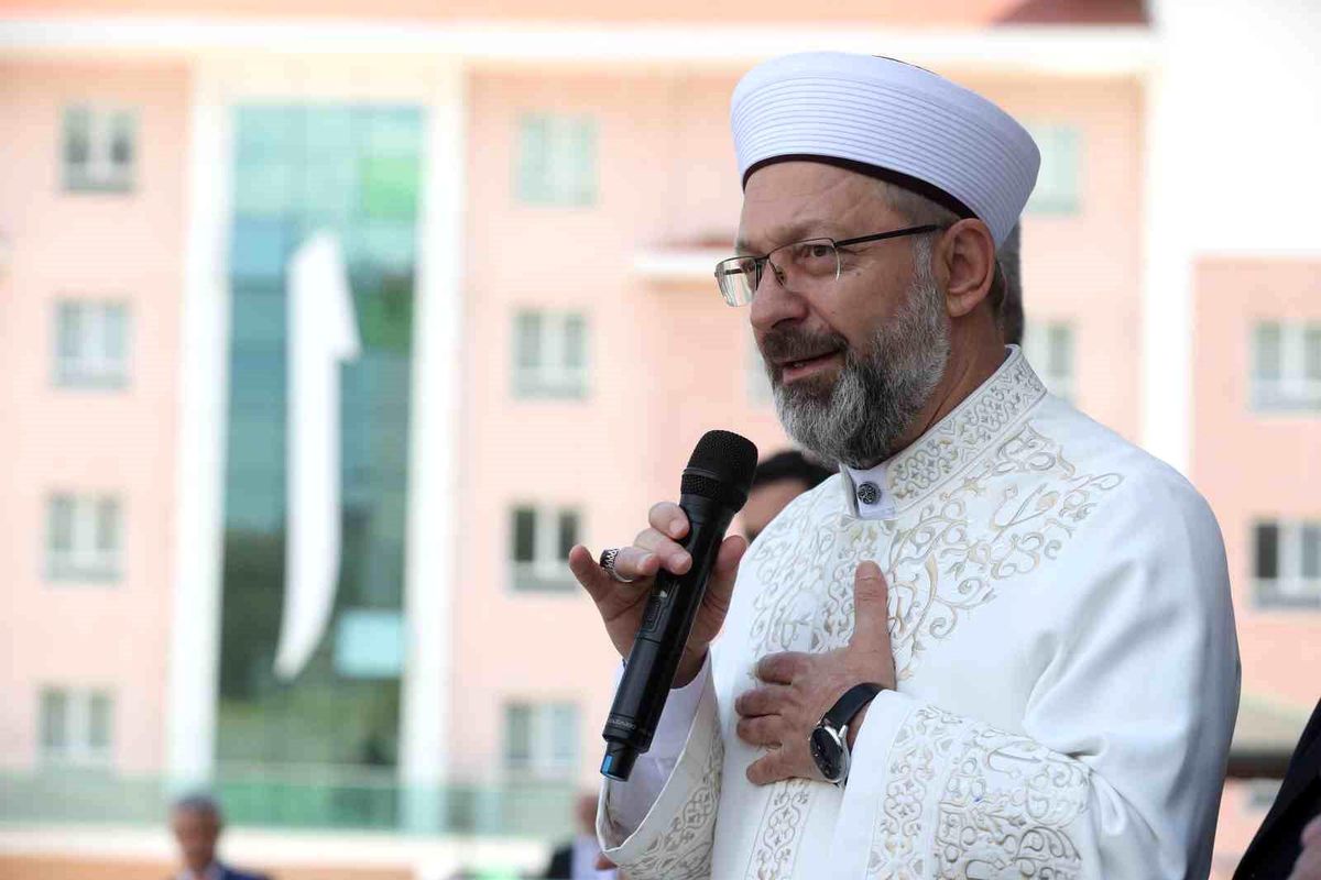 Diyanet İşleri Başkanı Ali Erbaş: Dünya insanının büyük bir kısmı kendini huzur ve güven içinde görmemekte
