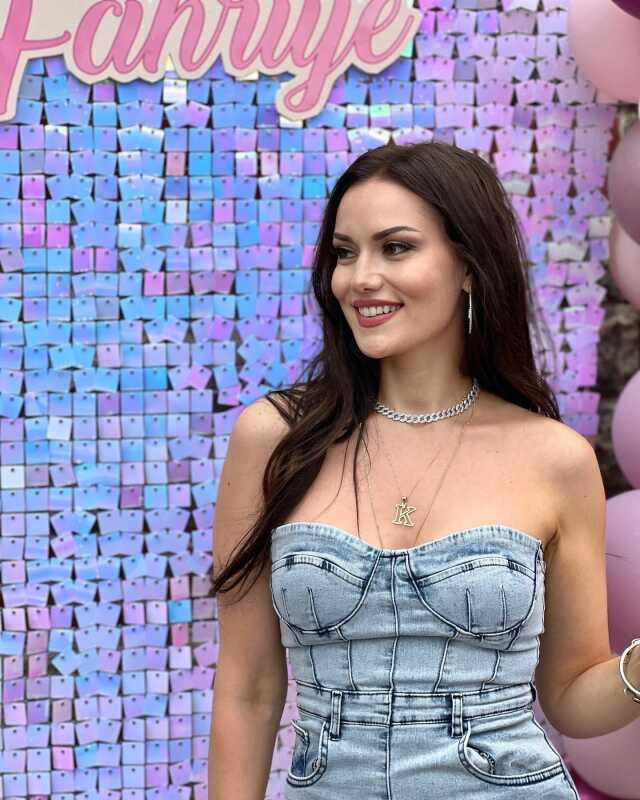 Eski formuna dönen Fahriye Evcen doğum gününde poz verdi, fiziği herkesi hayran bıraktı
