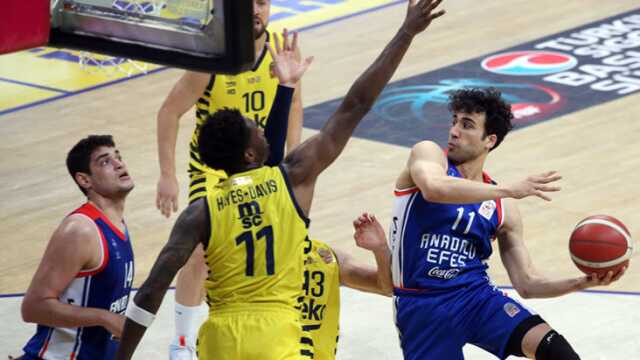 Galibiyet kaçtı! Anadolu Efes, Fenerbahçe'yi son saniyede devirdi