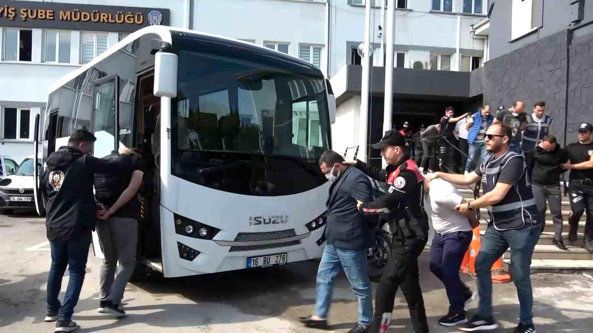 Bursa'da fuhuş operasyonu: 17 kişi adliyeye sevk edildi