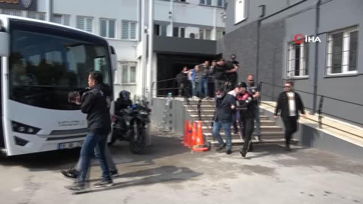Genç kızları katalog üzerinden fuhşa sürüklüyorlardı... 17 zanlı adliyeye sevk edildi