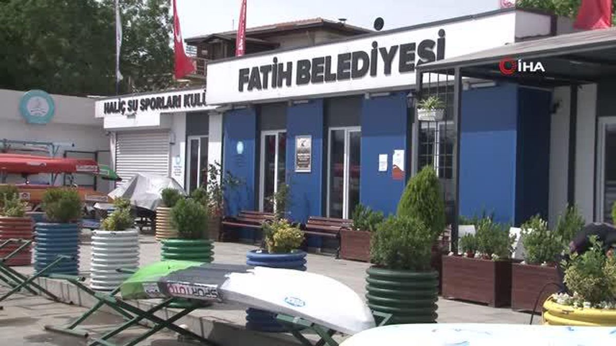 Fatih'te Dalgıçlar Deniz Temizliği Yaptı, Çocuklar Fidan Dikti