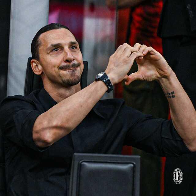 Herkesi hüngür hüngür ağlattı! Zlatan Ibrahimovic gözyaşları için futbolu bıraktı Herkesi hüngür hüngür ağlattı! Zlatan Ibrahimovic gözyaşları için futbolu bıraktı