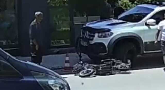 Hırsızdan 'yok artık' dedirten davranış: Trafikte kavga eden adamın motosikletini çaldı