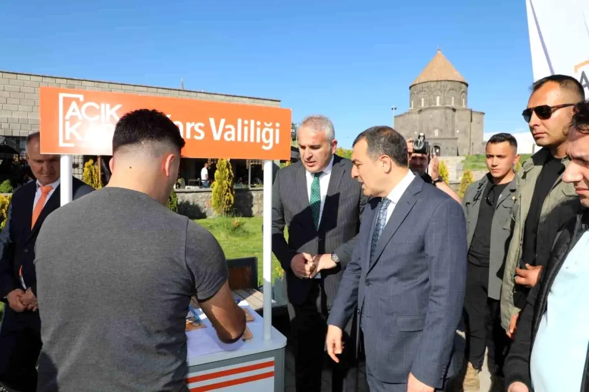 Açık Kapı Projesi Kars'ta stant açtı