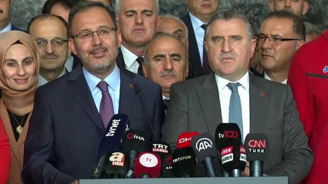 Kasapoğlu'ndan görevi devralan yeni Gençlik ve Spor Bakanı Osman Aşkın Bak'ın esprisi salonu güldürdü: 5 yıl önce aynı konuşmayı ben yapmıştım Kasapoğlu'ndan görevi devralan yeni Gençlik ve Spor Bakanı Osman Aşkın Bak'ın esprisi salonu güldürdü: 5 yıl önce aynı konuşmayı ben yapmıştım