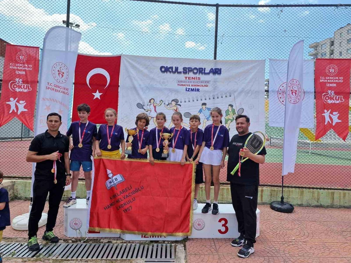 Kırklareli Hamdi Helvacıoğlu İlkokulu Okul Sporları Türkiye Şampiyonu