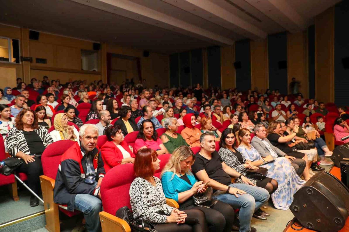 Antalya Büyükşehir Belediyesi İsmail Baha Süralsan Konservatuvarı Şan Bölümü öğrencileri 'Seslerin Armonisi' konseriyle beğeni topladı
