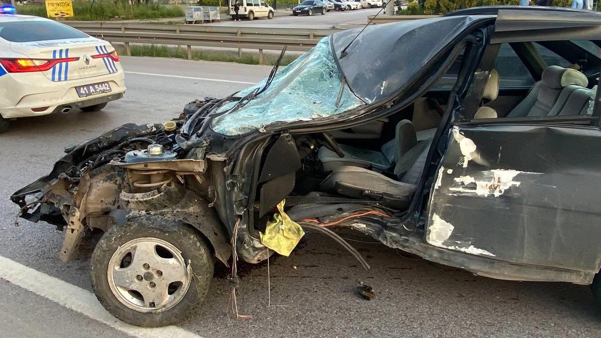 Başiskele'de Otomobil Bariyerlere Çarptı: 1 Yaralı