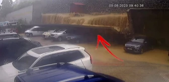 Samsun'da sel suları istinat duvarını yıktı: 5 araç hurdaya döndü