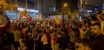 Silopi'de Galatasaray taraftarları şampiyonluğu yöresel halay eşliğinde kutladı