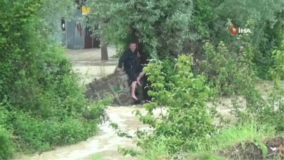 Sinop'ta 5 saat mahsur kalan vatandaşı itfaiye kurtardı